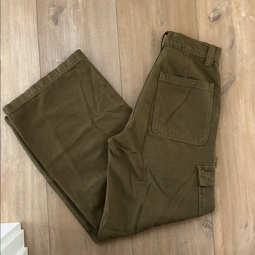 NWOT - REFORMATION ‘Landy’ Wide Leg Cargo Jeans in Dark Olive - Picture 8 of 9